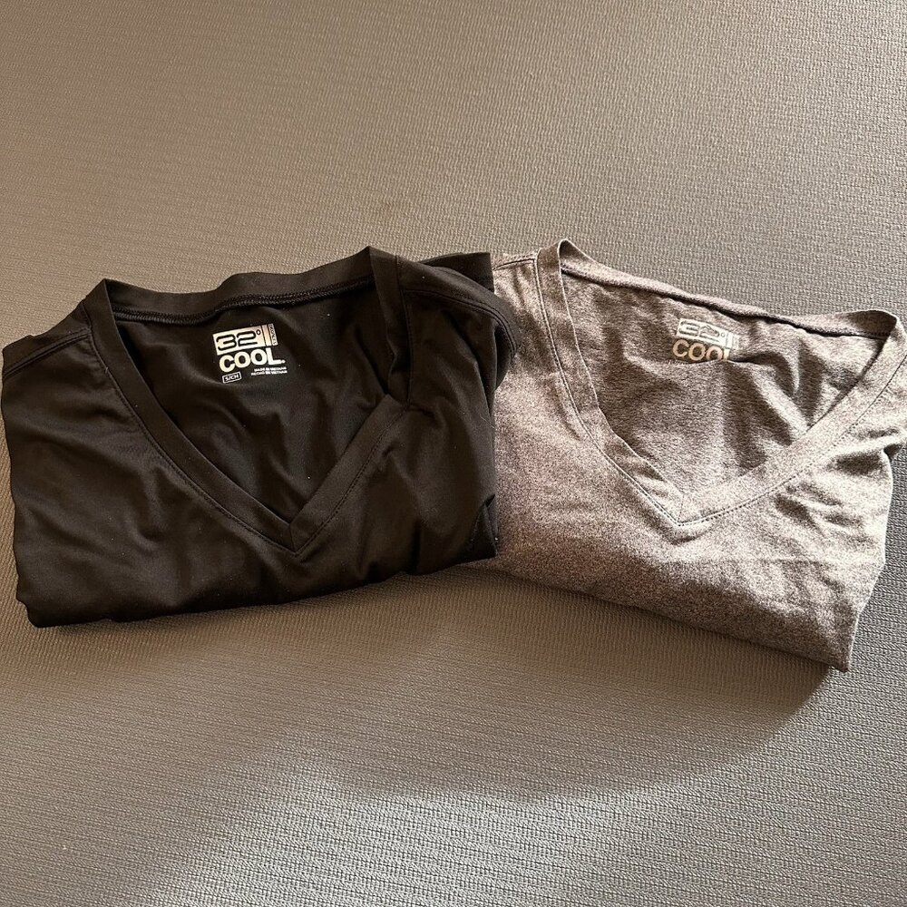 32 Degrees Cool Men's T-shirts (v-neck) Small